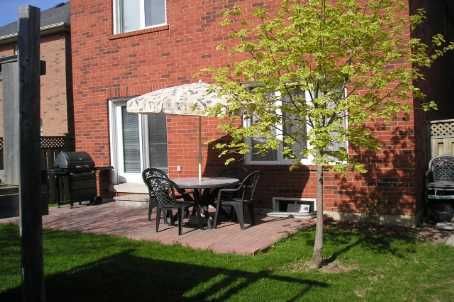 180 Rushbrook Dr, Newmarket, L3X2E2 | Image 3