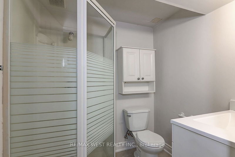 34 Park Lane Circ  Richmond Hill, L4C 6S8 | Image 36