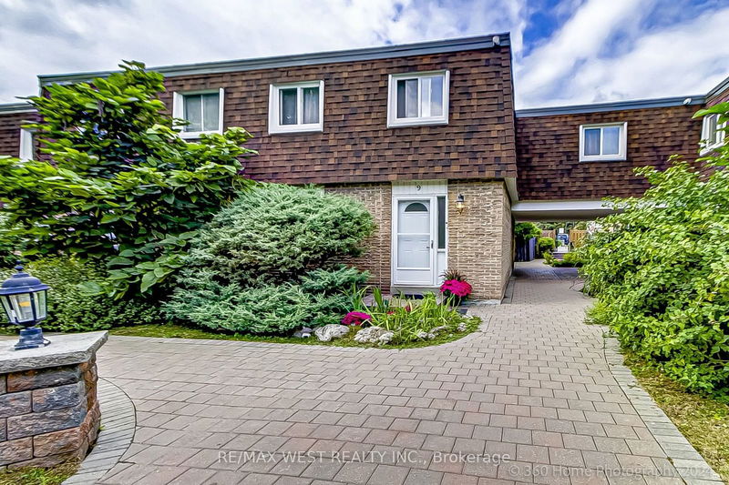 9 The Carriage Way  Markham, L3T 4V1 | Image 2