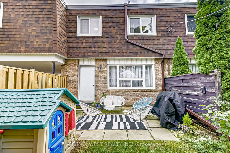 9 The Carriage Way  Markham, L3T 4V1 | Image 25