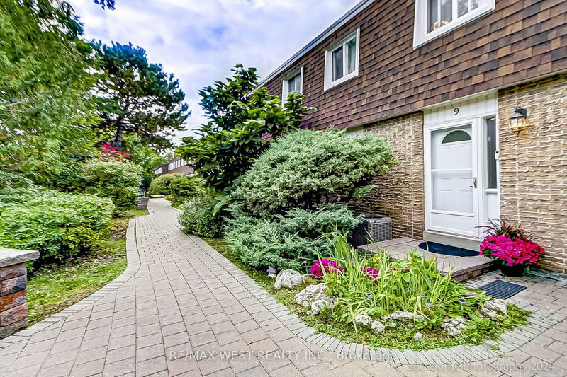 9 The Carriage Way  Markham, L3T 4V1 | Image 3