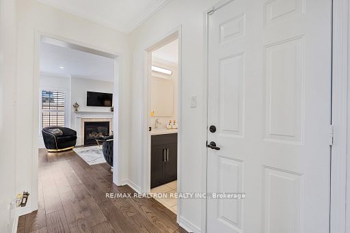 54 Walkview Cres  Richmond Hill, L4E 4H6 | Image 6