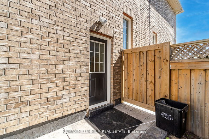 356 Rannie Rd  Newmarket, L3X 2N1 | Image 28