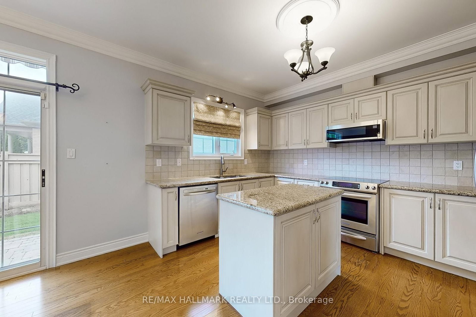 Listing Image 7