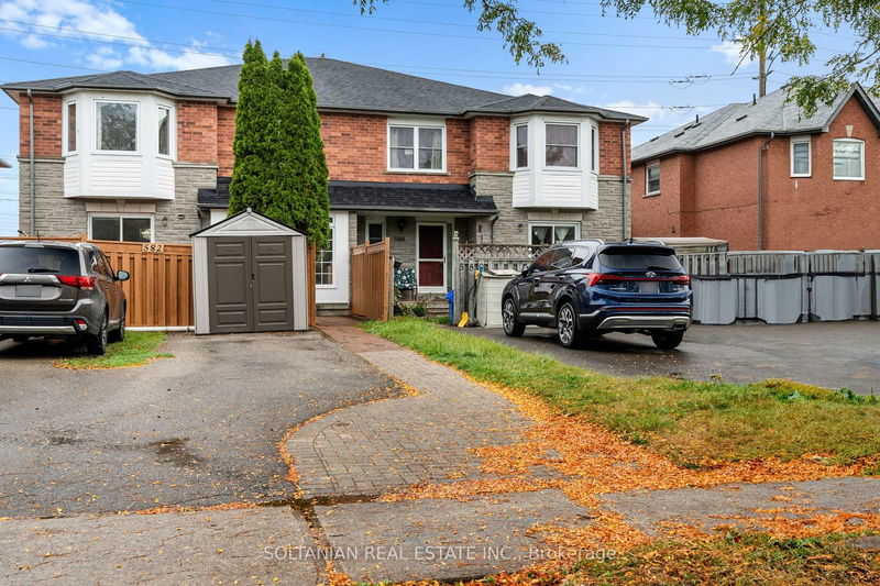 582 Pinder Ave  Newmarket, L3X 2A3 | Image 2