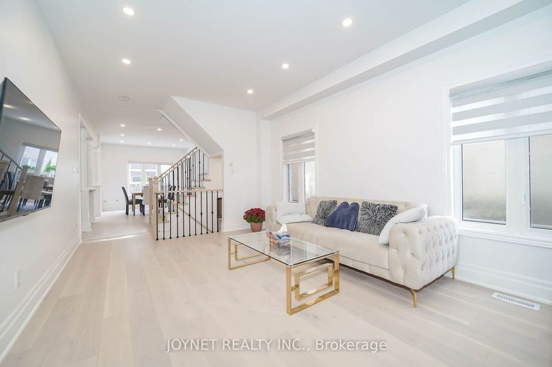 31 Asner Ave E Vaughan, L6A 0W6 | Image 3