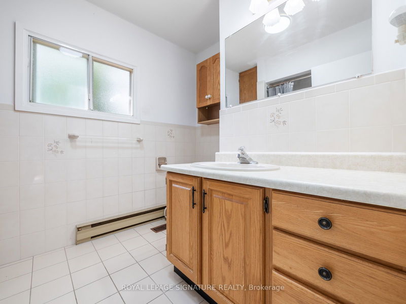 58 Oxford St  Richmond Hill, L4C 4L5 | Image 35