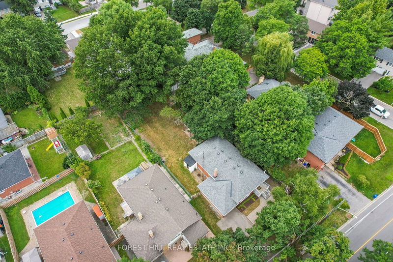 242 Lucas St  Richmond Hill, L4C 4R1 | Image 39