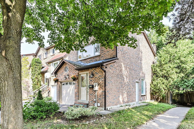 27 Cottonwood Crt  Markham, L3T 5W9 | Image 3