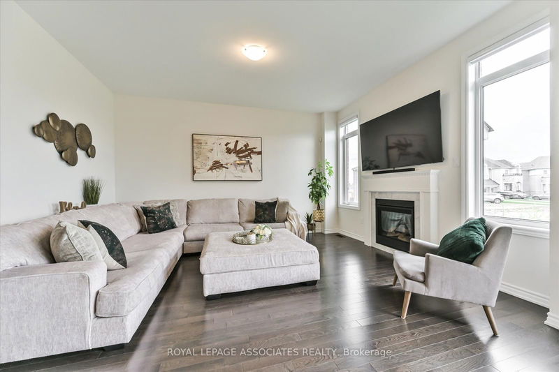 55 Deepwood Cres  East Gwillimbury, L9N 0P8 | Image 10