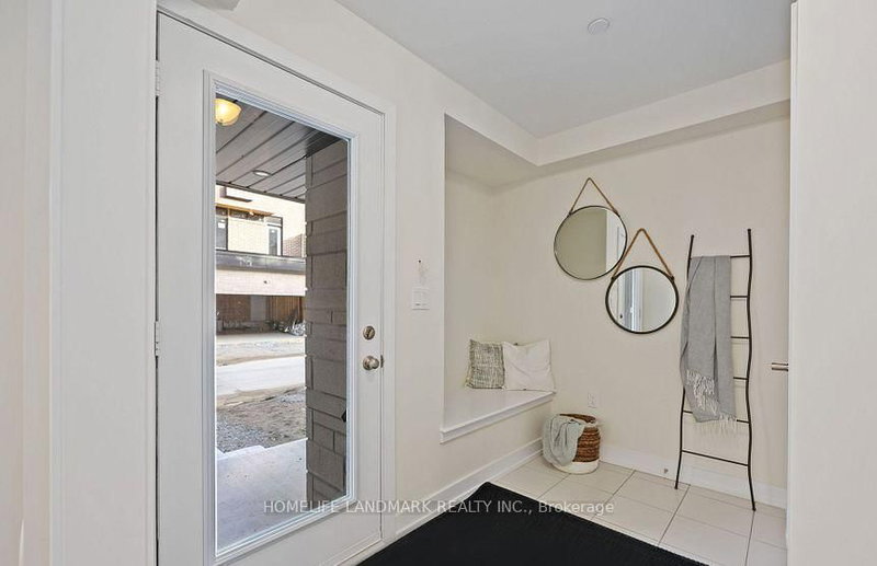 28 Credit Lane, Richmond Hill, L4E 1G9 | Image 2