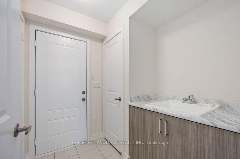 28 Credit Lane, Richmond Hill, L4E 1G9 | Image 3