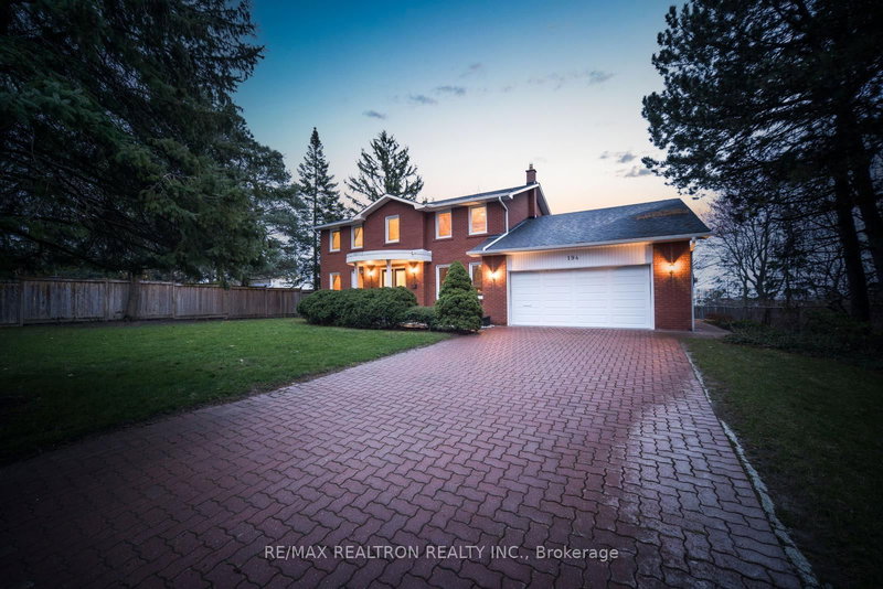 194 Glenada Crt, Richmond Hill, L4C 5M7 | Image 2