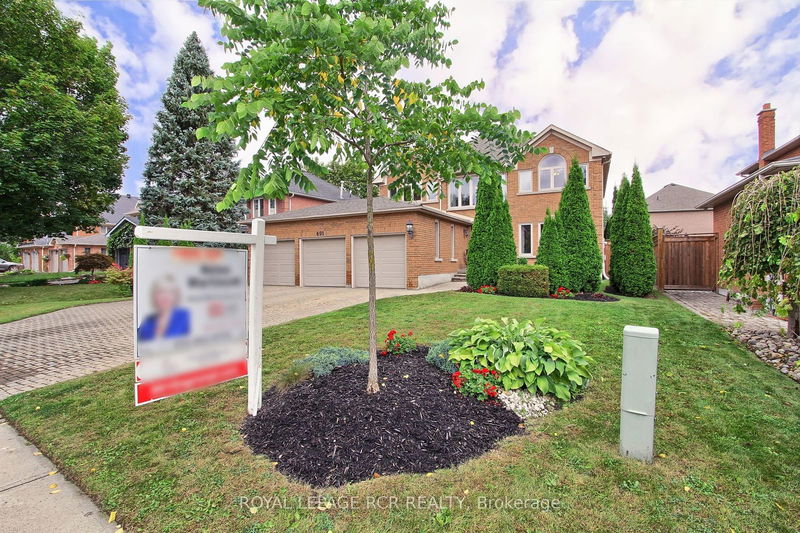 691 Gagnon Pl  Newmarket, L3X 1V8 | Image 2