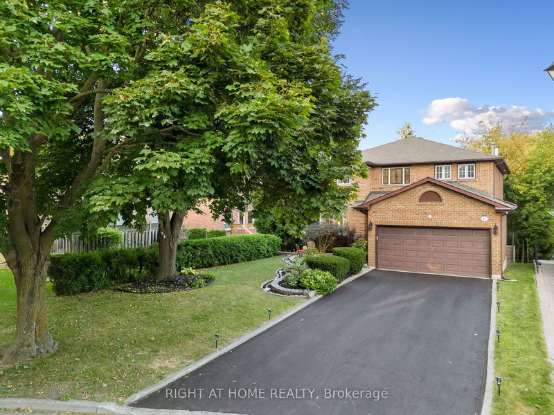 81 Carrington Dr  Richmond Hill, L4C 7Y1 | Image 2