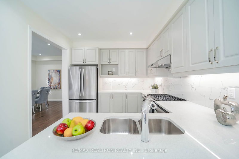 338 Silk Twist Dr St  East Gwillimbury, L9N 0S7 | Image 10