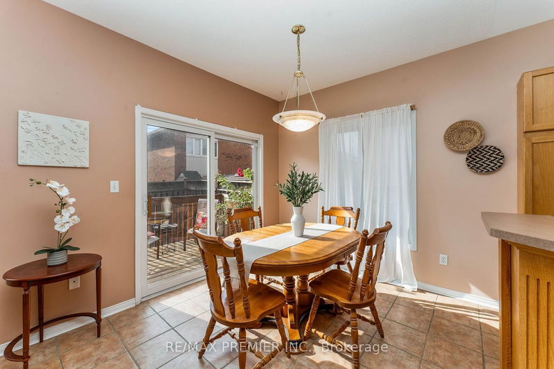 100 Treasure Rd  Vaughan, L6A 2Z9 | Image 12