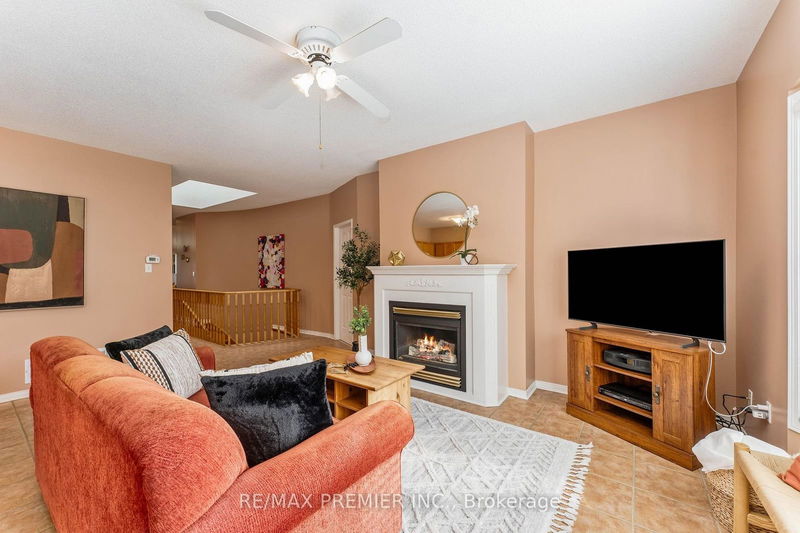 100 Treasure Rd  Vaughan, L6A 2Z9 | Image 5