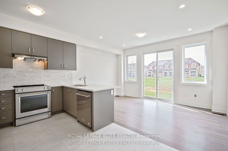 15 Mace Ave  Richmond Hill, L4E 1K8 | Image 2