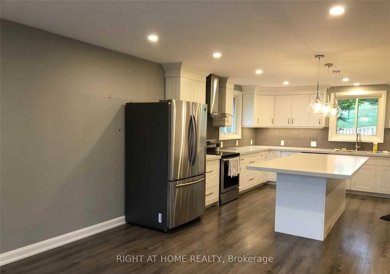 166 Collings Ave, Bradford West Gwillimbury, L3Z 1W1 | Image 3