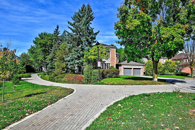 51 Highgrove Cres  Richmond Hill, L4C 7W9 | Image 2