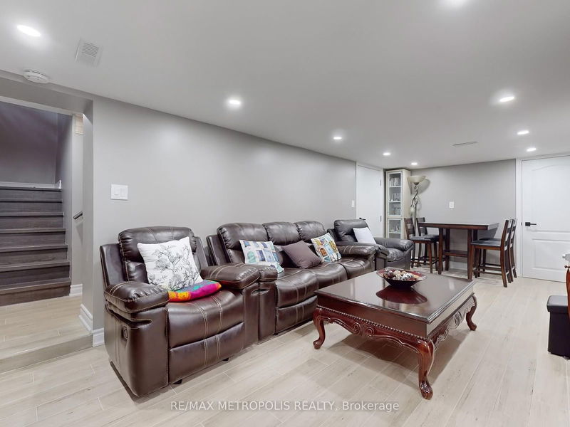 36 Elmvale Blvd  Whitchurch-Stouffville, L4A 7X3 | Image 23