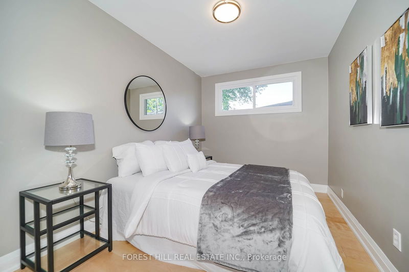 311 Axminster Dr  Richmond Hill, L4C 2W3 | Image 15