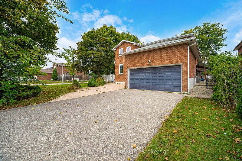 97 Carrington Dr  Richmond Hill, L4C 7X8 | Image 2