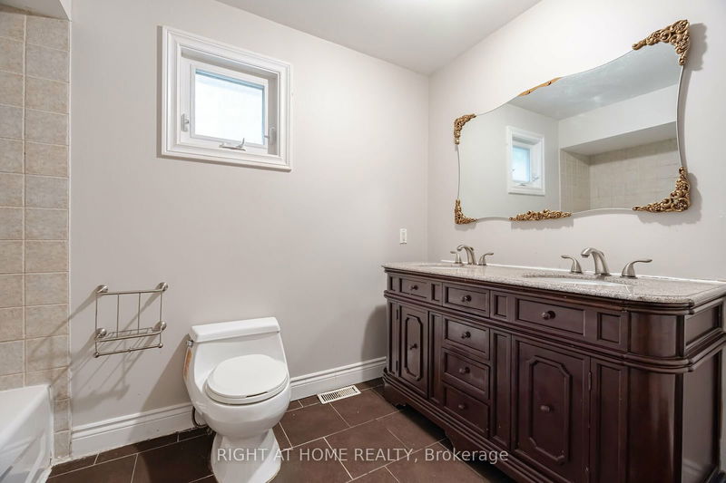 97 Carrington Dr  Richmond Hill, L4C 7X8 | Image 25