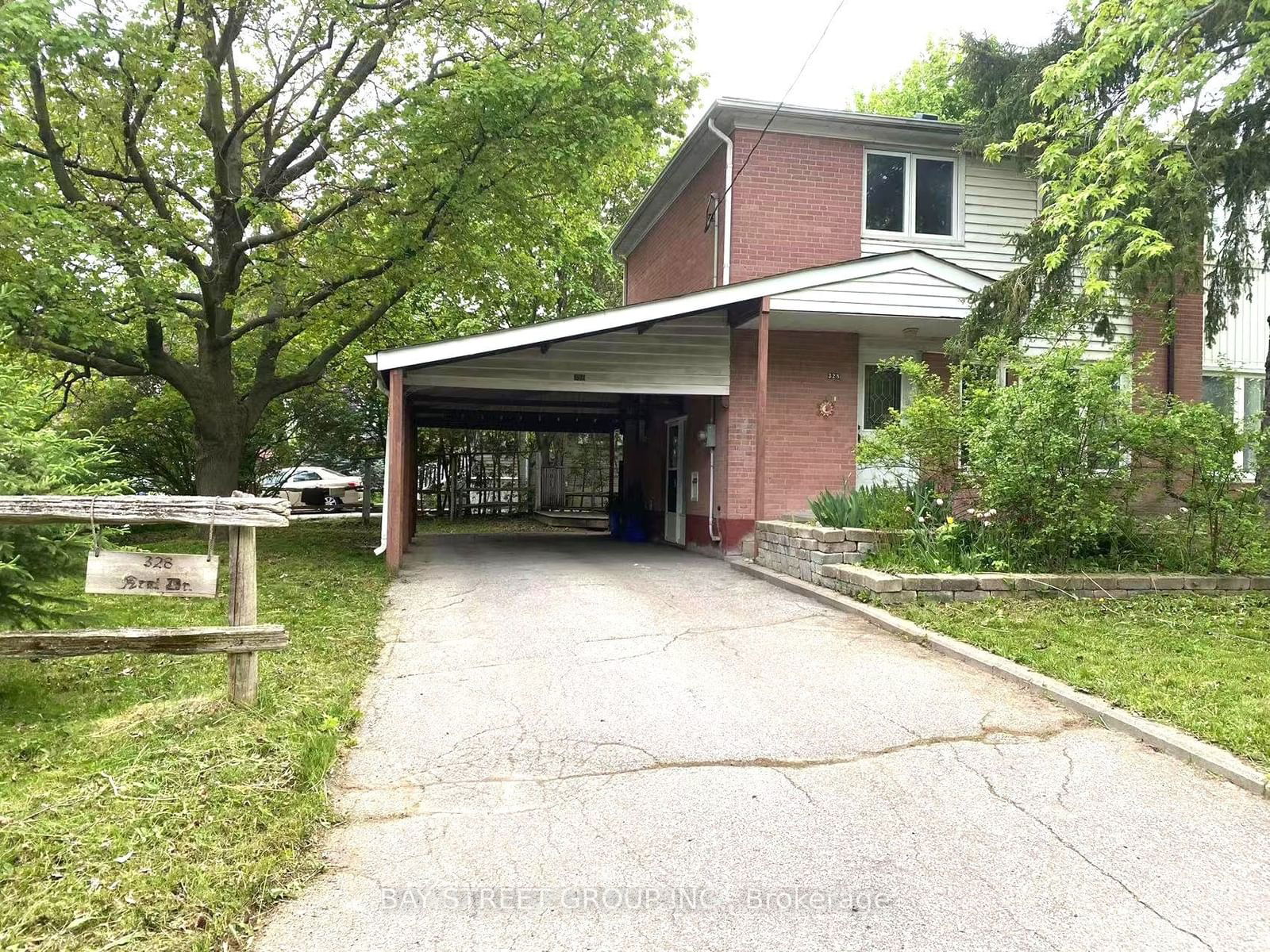 Semi-Detached House leased at BSMT-328 Neal Drive, Richmond Hill, Crosby, L4C 3L5 - MLS: N9372792