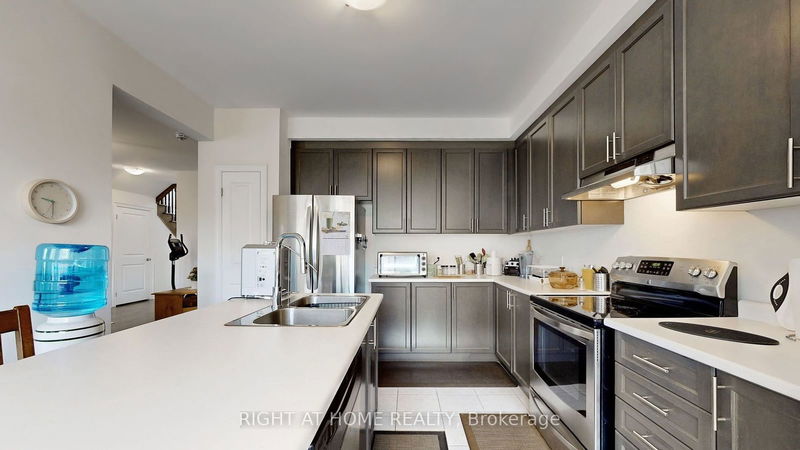 11 Robert Wilson Cres  Georgina, L4P 0G8 | Image 13