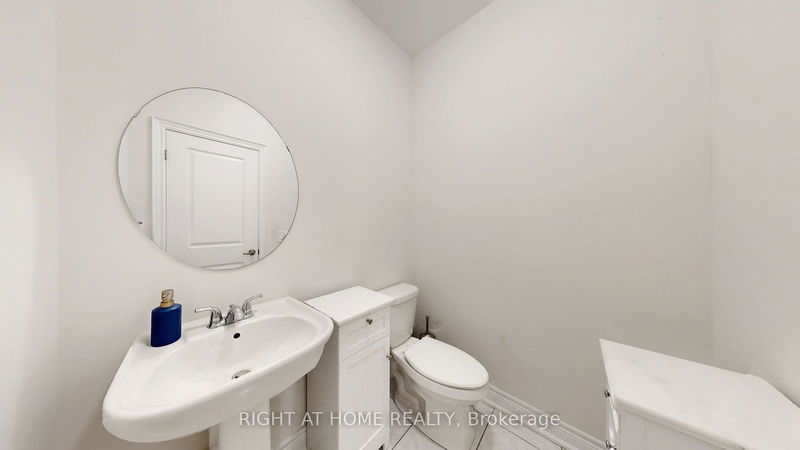 11 Robert Wilson Cres  Georgina, L4P 0G8 | Image 17