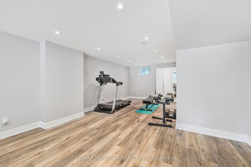 1189 Kingdale Rd  Newmarket, L3Y 4W1 | Image 30