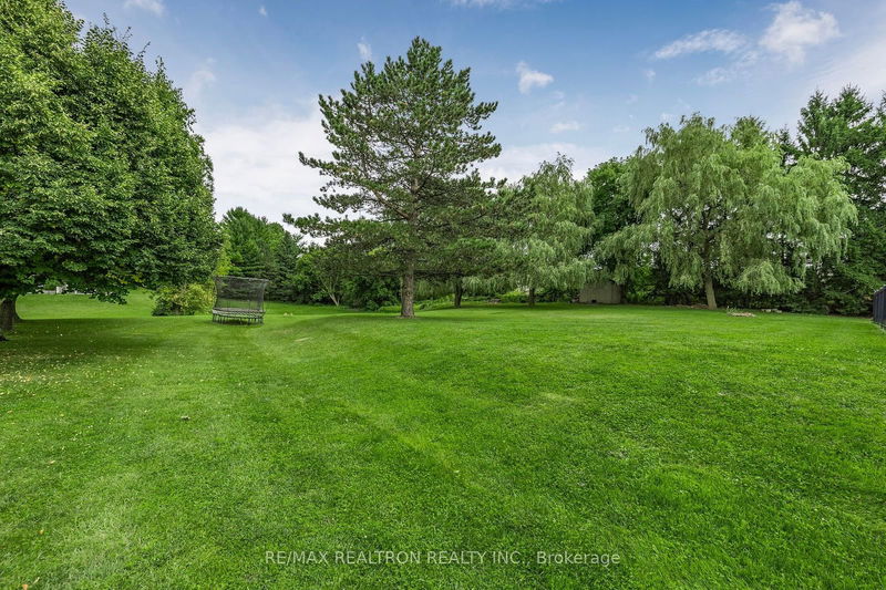 1189 Kingdale Rd  Newmarket, L3Y 4W1 | Image 37