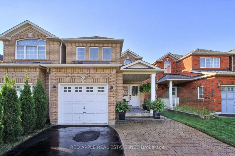 19 Long Point Dr  Richmond Hill, L4E 3W9 | Image 1