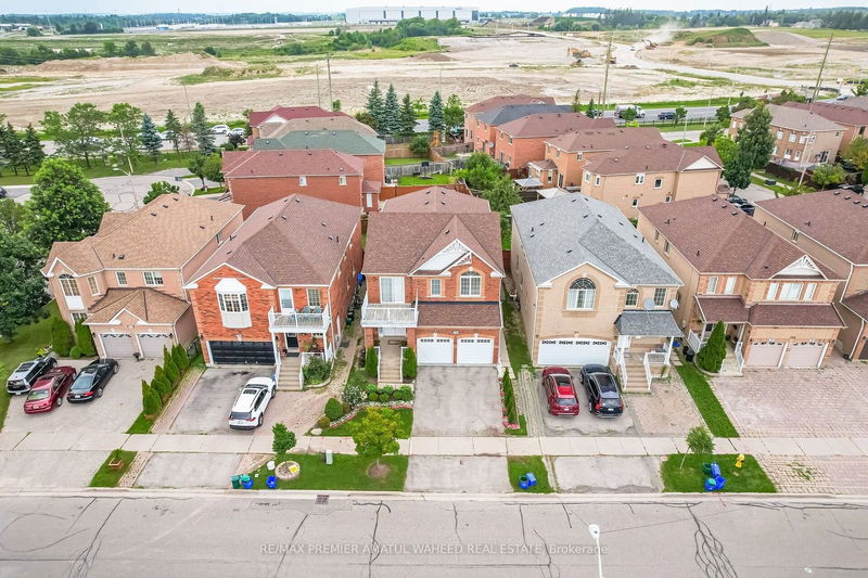 192 Ahmadiyya Ave  Vaughan, L6A 3A5 | Image 2