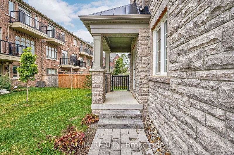 26 Island Green Lane  Markham, L6C 0Y7 | Image 2