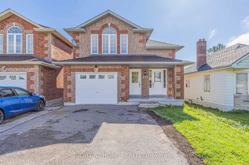 home for lease on 173 Simcoe Street