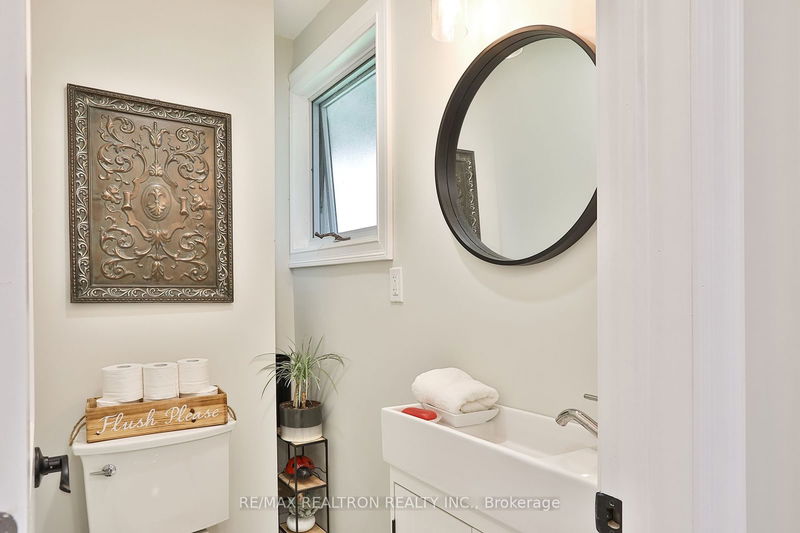 260 Ruggles Ave  Richmond Hill, L4C 1Y7 | Image 15