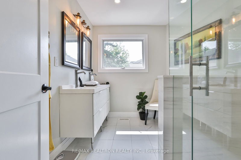 260 Ruggles Ave  Richmond Hill, L4C 1Y7 | Image 18