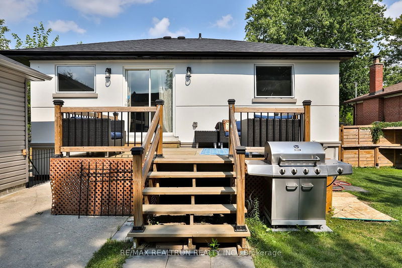 260 Ruggles Ave  Richmond Hill, L4C 1Y7 | Image 32