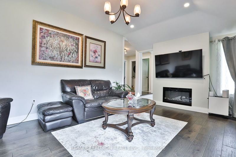 260 Ruggles Ave  Richmond Hill, L4C 1Y7 | Image 7