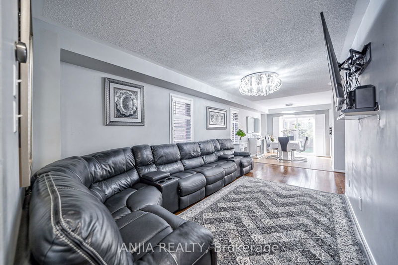 414 Reeves Way Blvd  Whitchurch-Stouffville, L4A 0H2 | Image 6