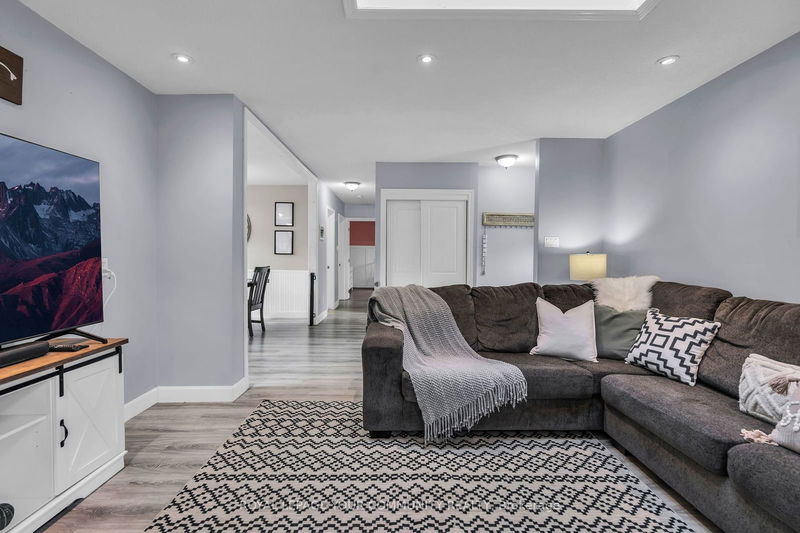 6 Joan St  Georgina, L0E 1R0 | Image 10