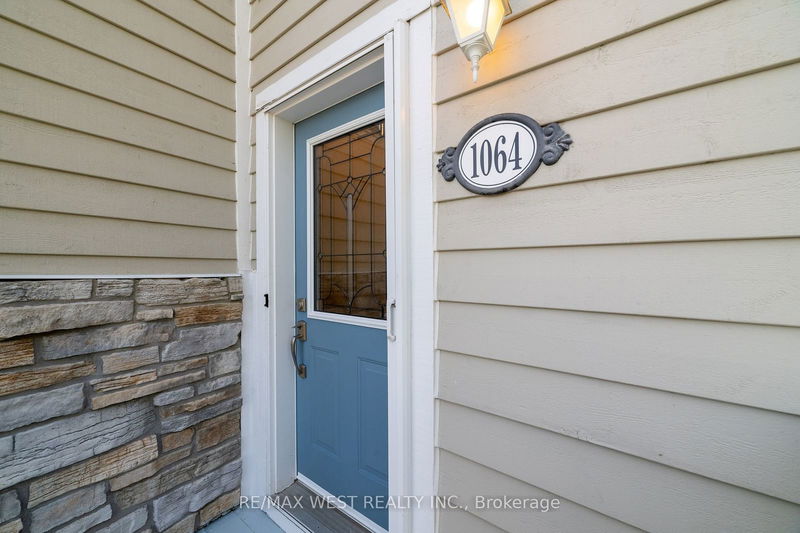 1064 On Bogart Circ  Newmarket, L3Y 8T4 | Image 4