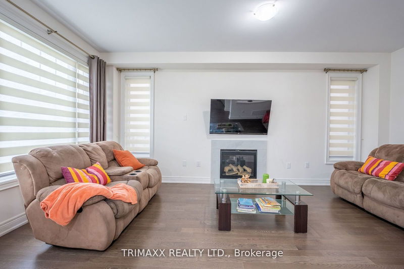 2 Downy Emerald Dr  Bradford West Gwillimbury, L3Z 0C1 | Image 10