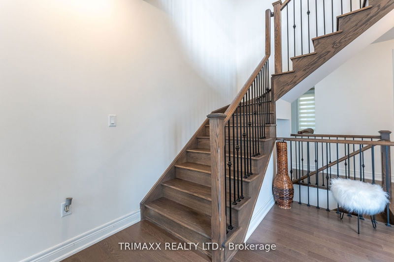 2 Downy Emerald Dr  Bradford West Gwillimbury, L3Z 0C1 | Image 18