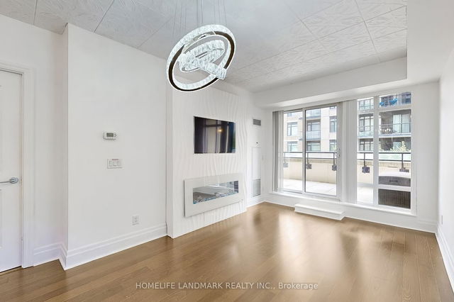 212 - 131 Upper Duke Crescent