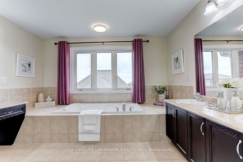 60 Royal West Rd W Markham, L6C 0L5 | Image 24