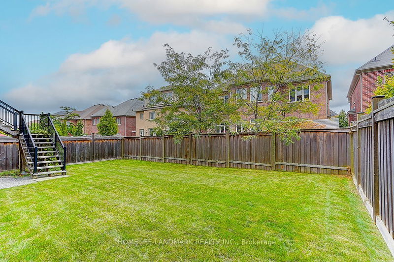 60 Royal West Rd W Markham, L6C 0L5 | Image 38